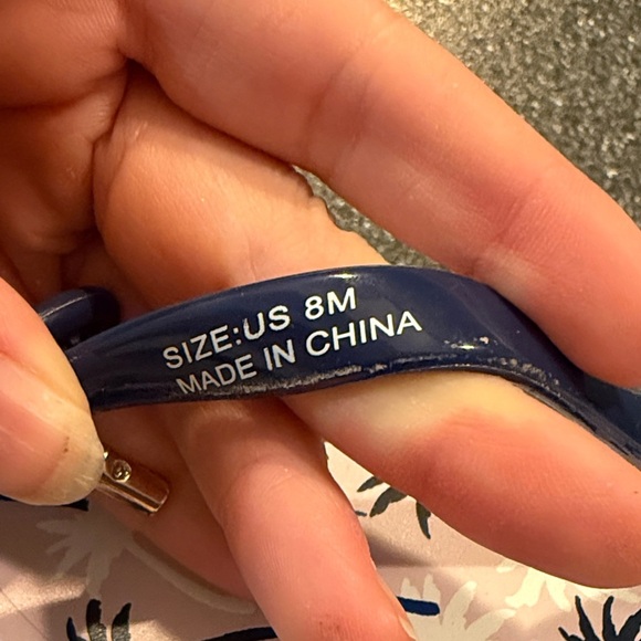 Kate Spade Navy and Pink Palm Flip Flops - size 8 - Picture 2 of 4